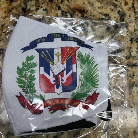 NWT Dominican Republic Mask - Picture 2 of 9